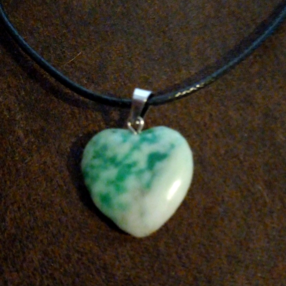 Heart ♥ shaped pendant necklace